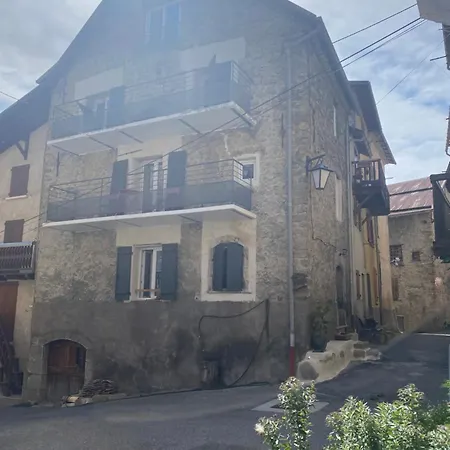 Maison De Village De 1802, Fraichement Renovee A 04370 Semesterbostad *